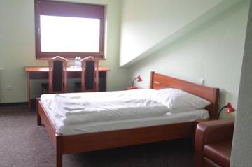 Фото номера Стандартный одноместный номер Отель Hotel Tenis г. Chrząstowice 4