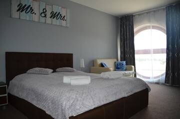 Фото номера Двухместный номер Делюкс с 1 кроватью Отель Hotel Tenis г. Chrząstowice 3