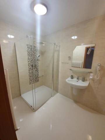 Фото номера Двухместный номер Делюкс с 1 кроватью Отель Hotel Tenis г. Chrząstowice 6