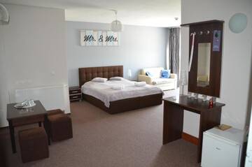 Фото номера Двухместный номер Делюкс с 1 кроватью Отель Hotel Tenis г. Chrząstowice 5