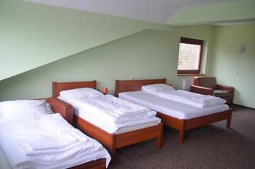 Фото номера Стандартный четырехместный номер Отель Hotel Tenis г. Chrząstowice 3