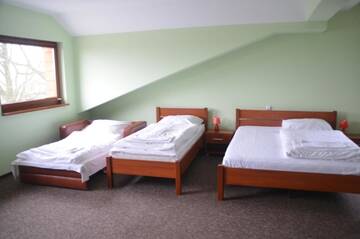 Фото номера Стандартный трехместный номер Отель Hotel Tenis г. Chrząstowice 2