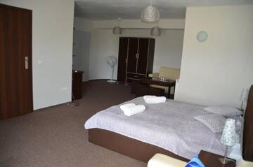 Фото номера Двухместный номер Делюкс с 1 кроватью Отель Hotel Tenis г. Chrząstowice 2